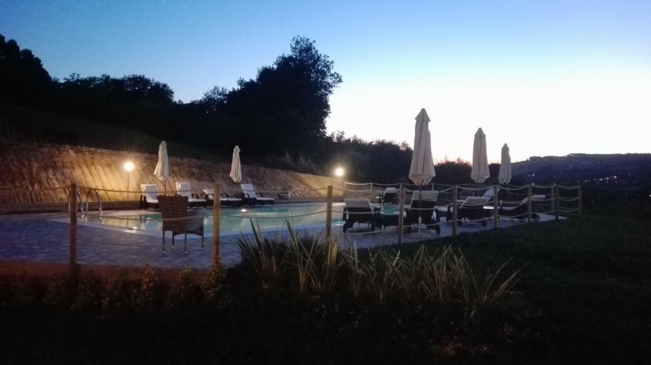 Camera Matrimoniale con Vista Piscina